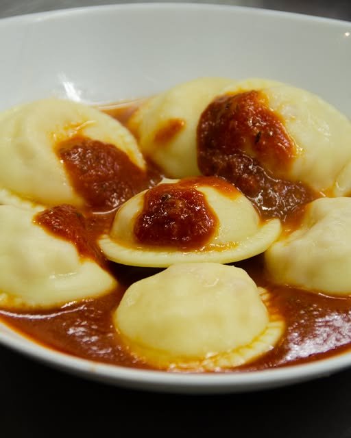 Tortilla de papas recién hecha, cocina de casa